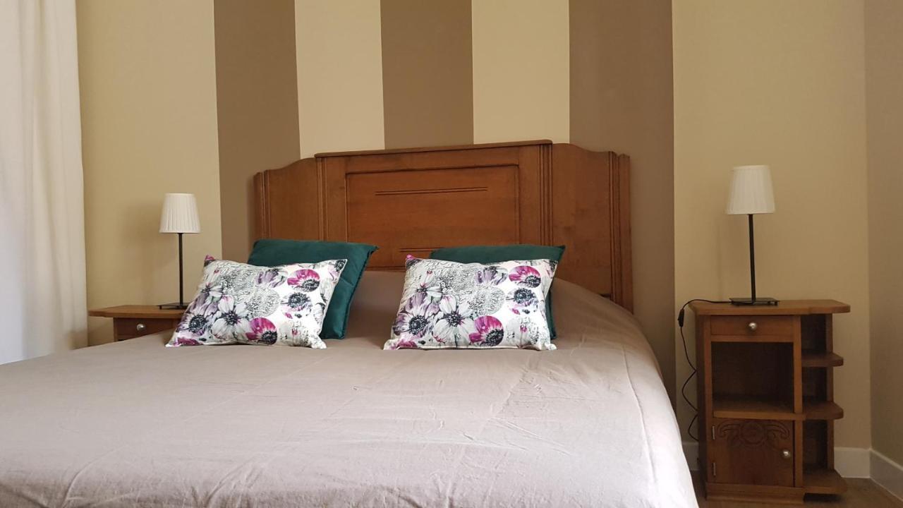 Chambres D'Hotes Du Tilleul Nanteuil-en-Vallée Esterno foto